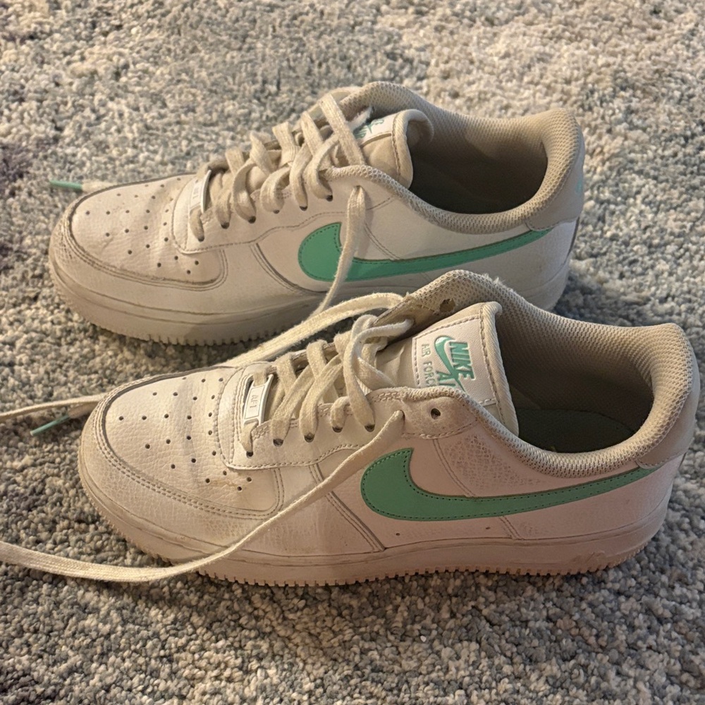 Nike  White and Mint Sneakers Size 8